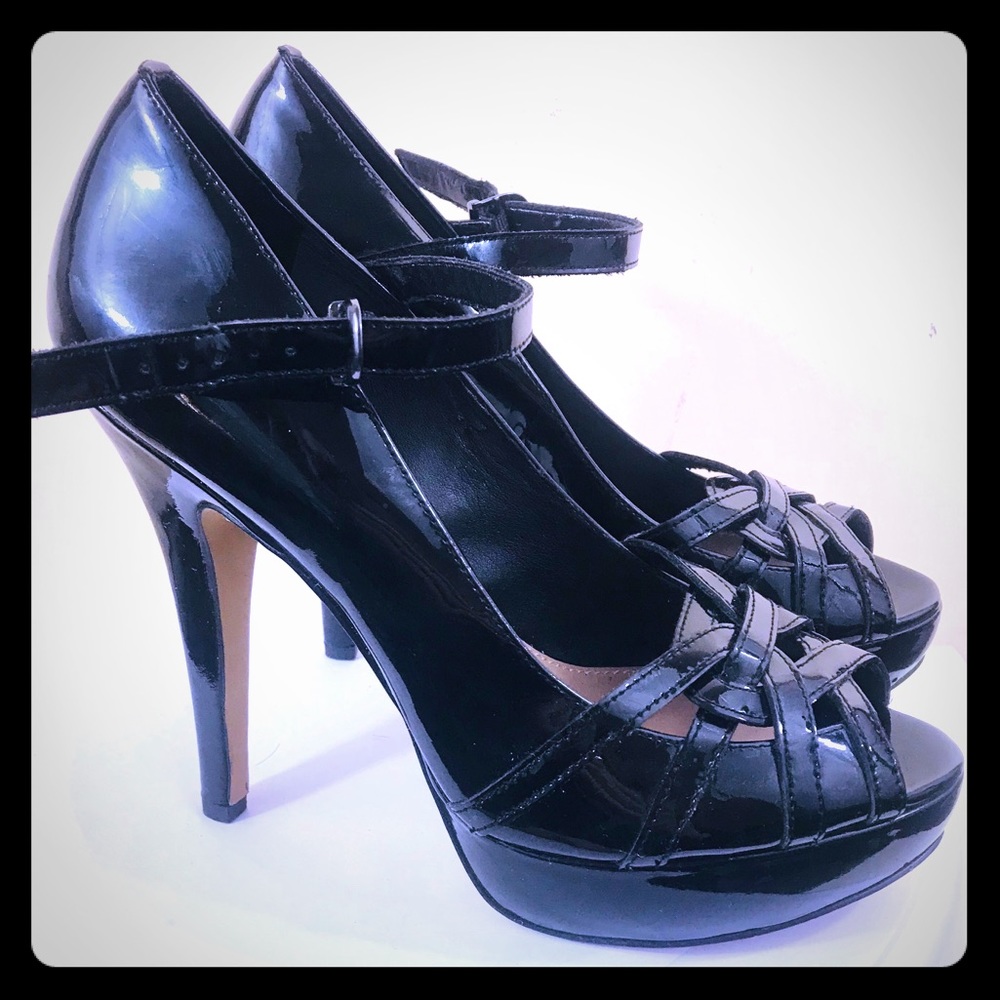 Vince Camuto black patent peep toe pumps sz 8.5
